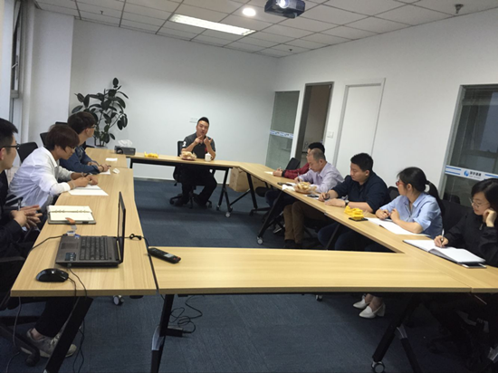 美籍華人在環(huán)宇港通業(yè)務(wù)部開課啦